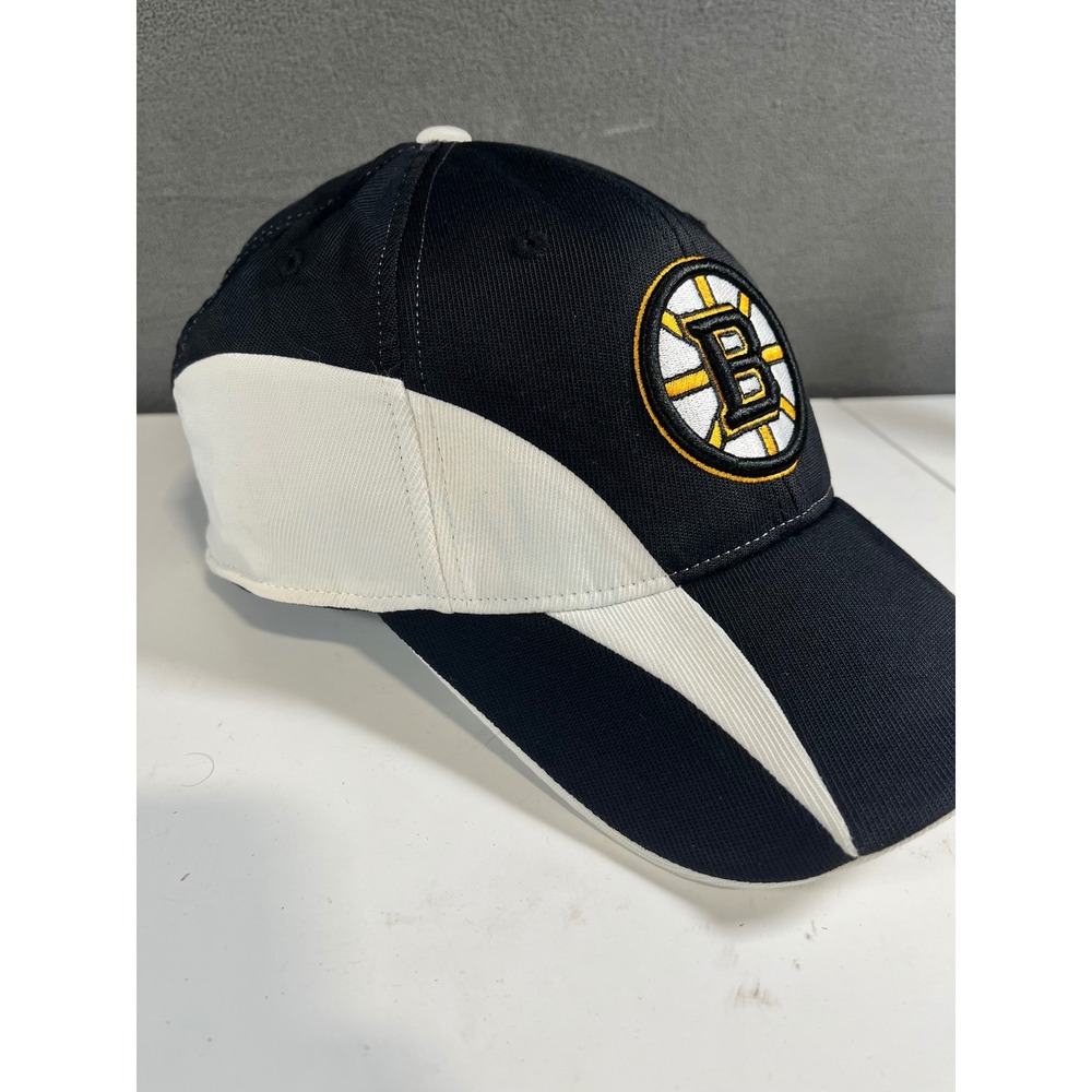 Reebok Boston Bruins Hat Mens Black White NHL Center Ice Collection Flexfit Cap